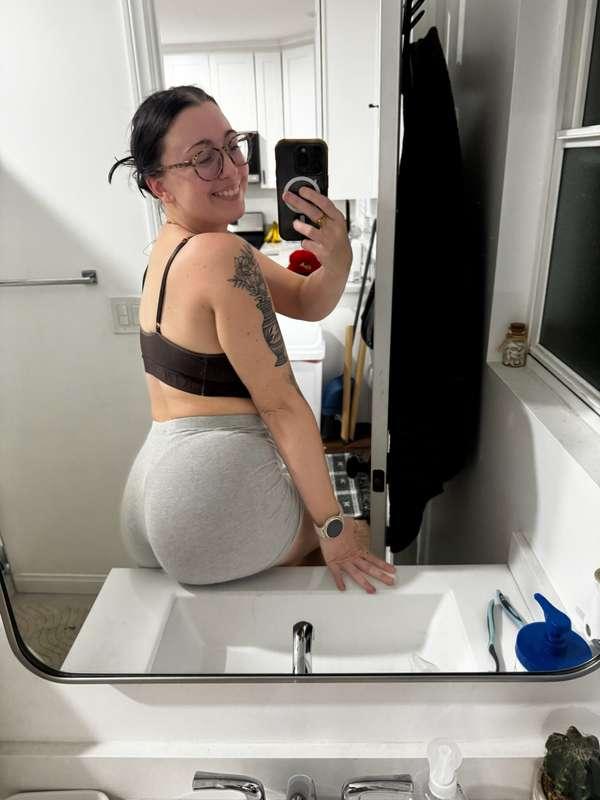 Wanna cum together before you go offline? 💦