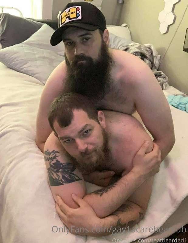 https://onlyfans.com/thatbearded1 
U like hairy bears 🐻 too ..
