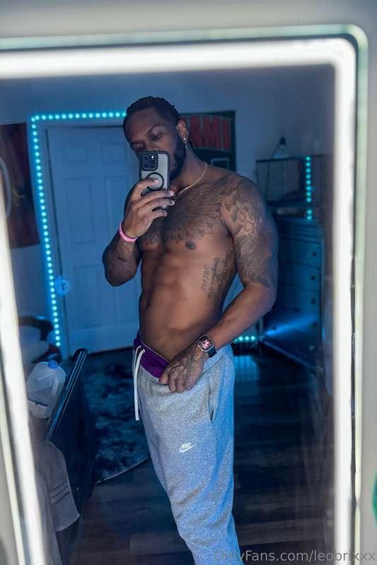 Good morning BriXXX gang. Sending out content today so check..