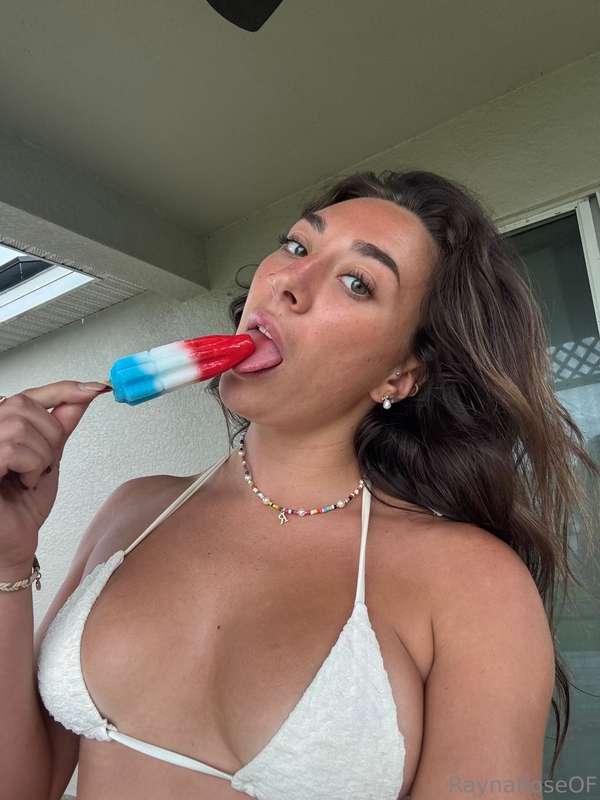 Swipe to swallow 😝 Happy Holidayyssssss 💥💦