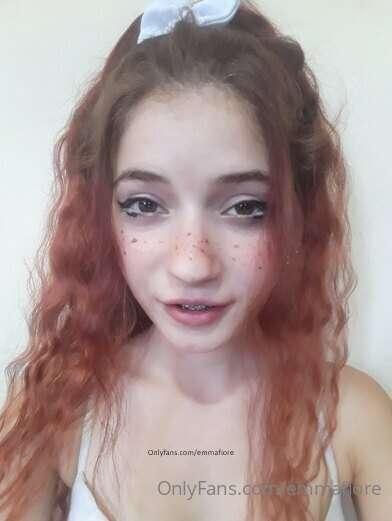 If u ever wondered how i look without my pink hair :P
------..