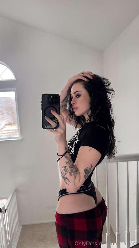 what's the #1 thing you'd LOVE to do with me rn? 😍