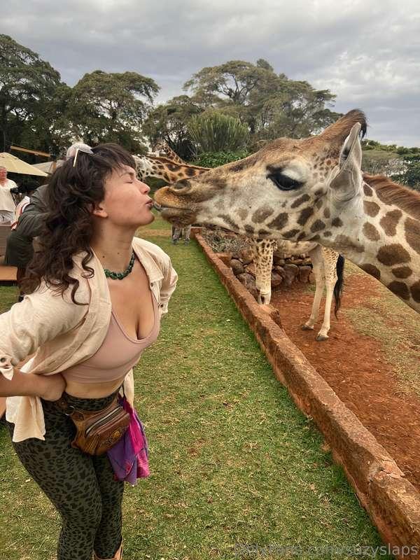 Who else needs some smooches???