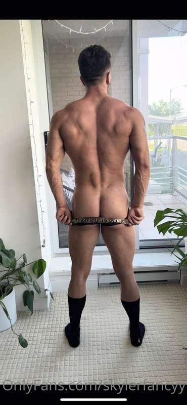 Enough ass to go around 😈