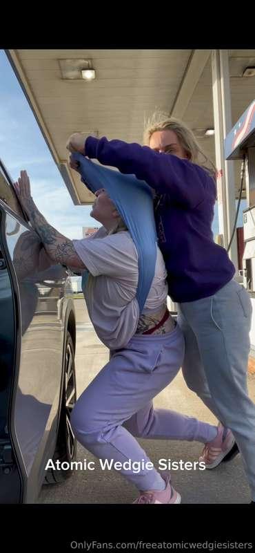Jamie got Gracie so good while she was pumping gas!!! But on..