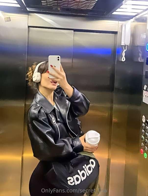 Morning grind… gym bag packed, coffee in hand, and my favori..