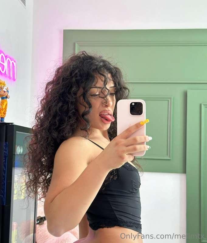 ready for the full view? check your messagesss🤭