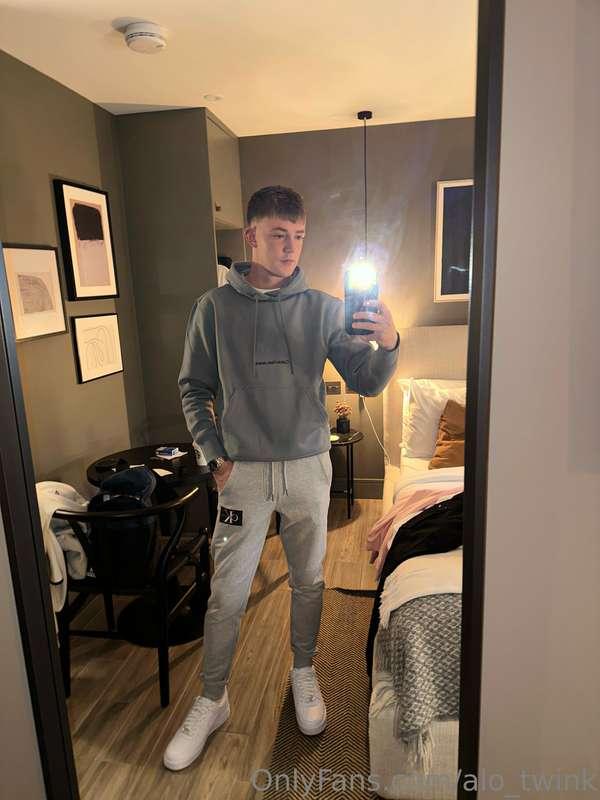 New clothes feelin fresh🔥🔥 And horny as usual😜