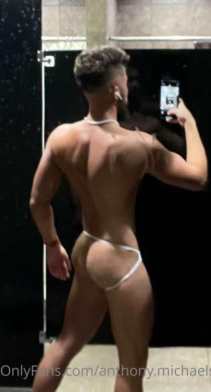 dirty gym mirror