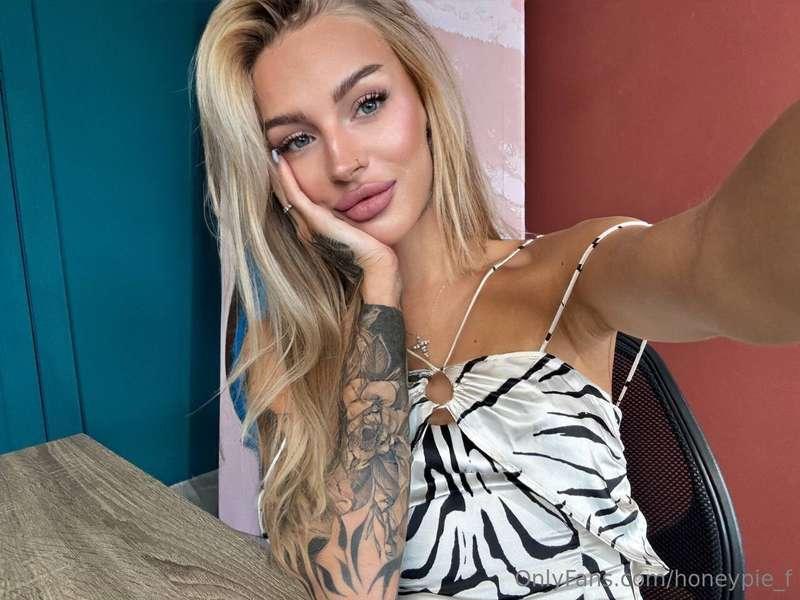 Just vibing today 💕✨Wanna chat? My DMs are always open for s..