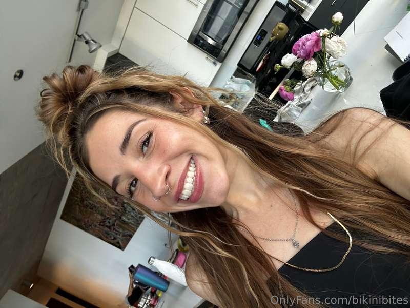 bikinibites image #0