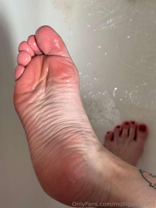 Shower feet 