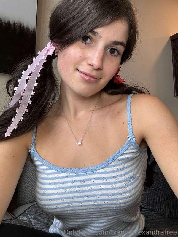 Do you like my hair in pigtails?😉😘