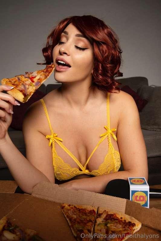 APRIL O'NEIL MINI SETWhat's better on a Sunday night than an..