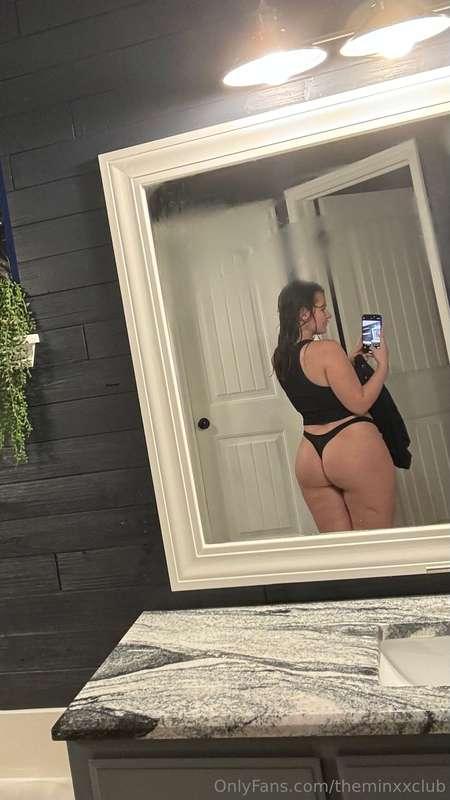 I swear this pregnancy has made me thicker already 😅

This i..
