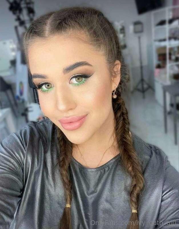 Hi! come play with me @bustyyyyy 💋 don’t be shy, because I’m..