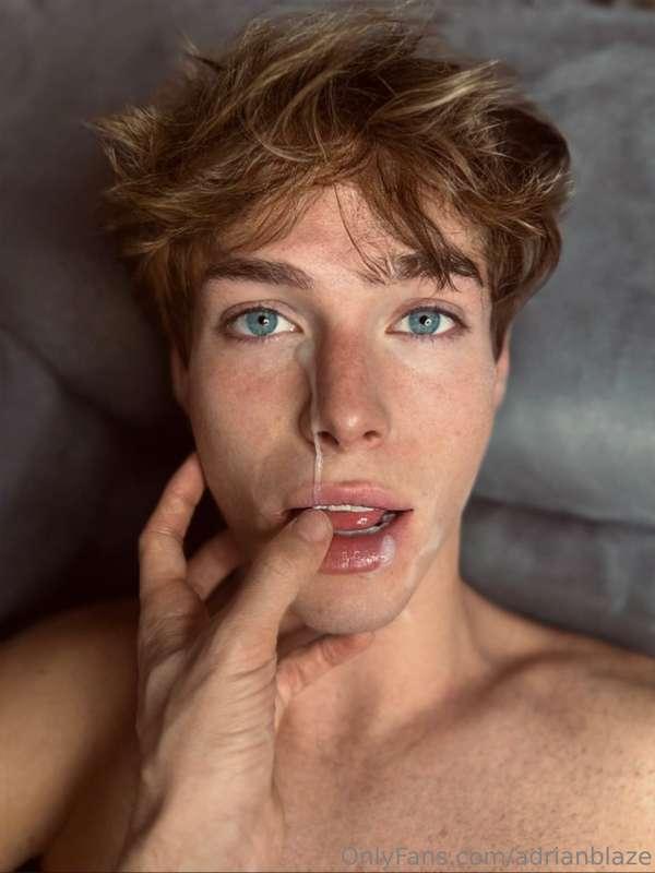 Send me a message with the word „cumshot“ if you wanna see h..