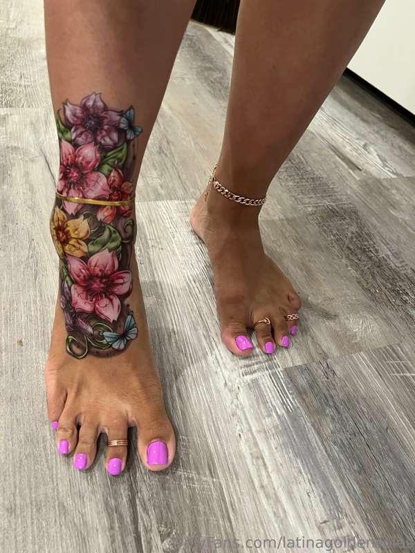 playing around with a temporary tattoo and my new pinkish-pu..