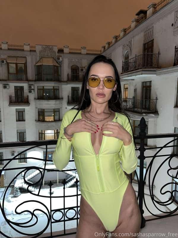 Beautiful glasses, right ? 😊