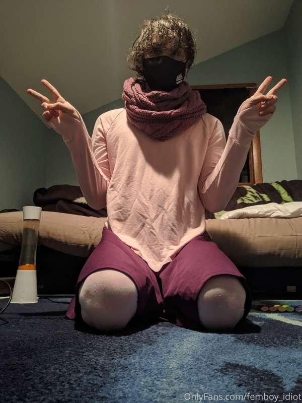 I don't think it would be gay if I dressed like a girl while..