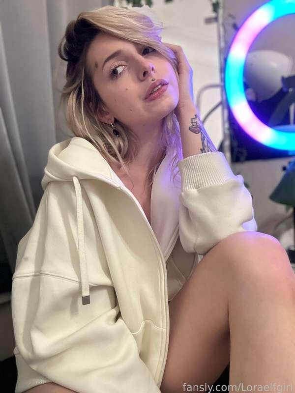 loraelfgirl image #0