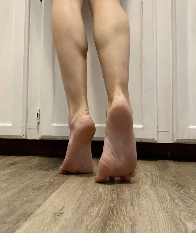 making my morning coffee ☕️🦶🏽🌞