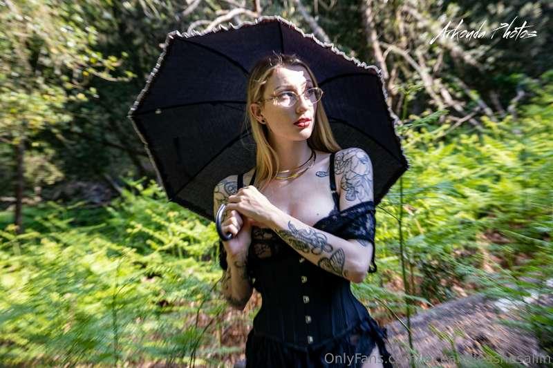 laceandleashesallin image #17