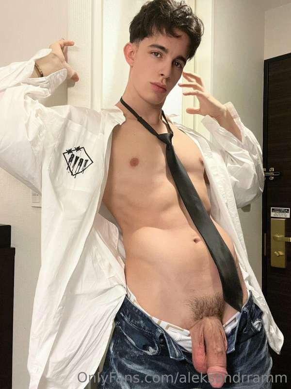 Hey guys check out my friend @itsliamgold 🔥Is he really that..