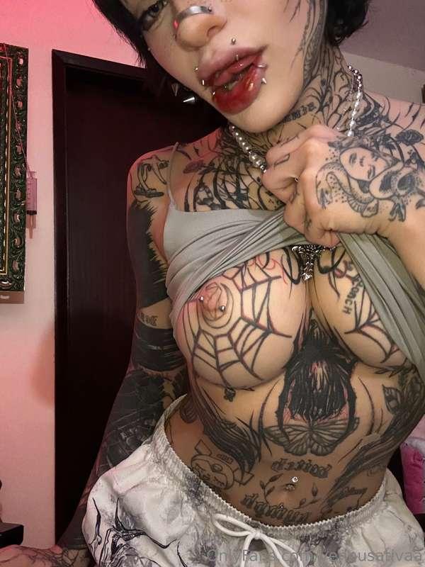 You can't stop scrolling through my profile don't you?😈