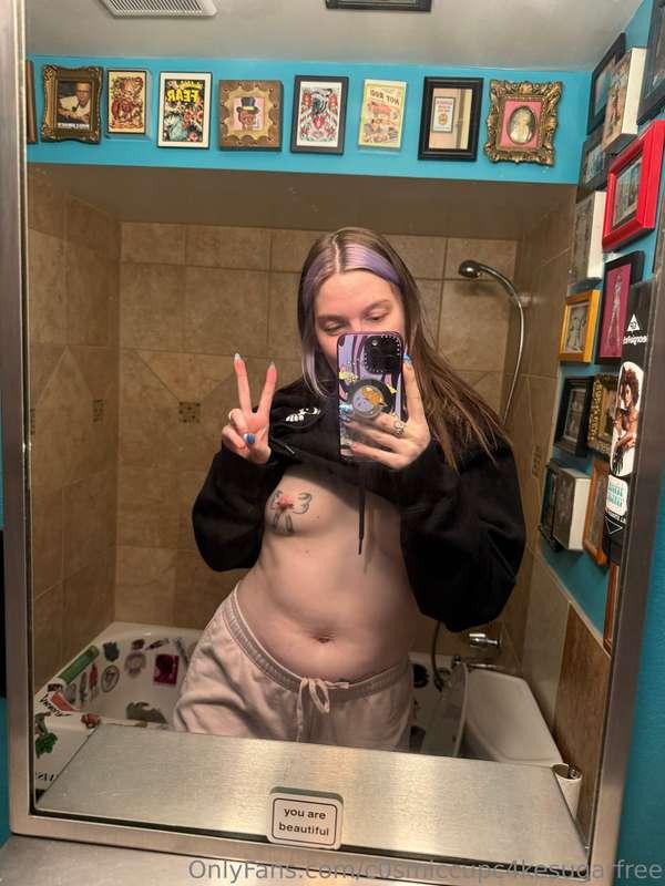 Tattoo shop mirror pic from yesterday ✌🏻👅