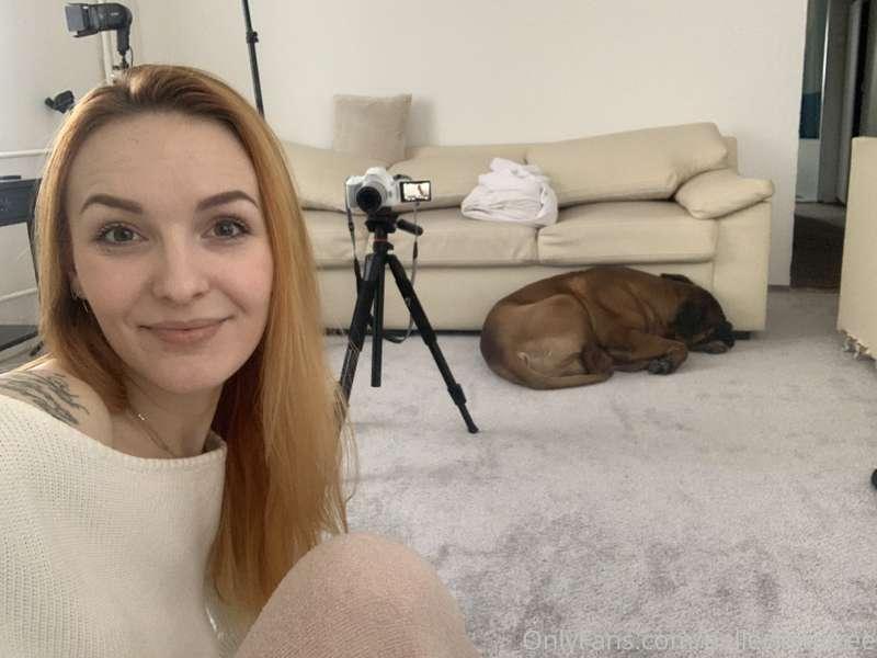 My best buddy helping me shoot a Q&A video❤️