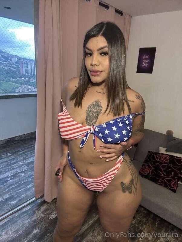Don’t stare too long I might charge rent. 💁‍♀️