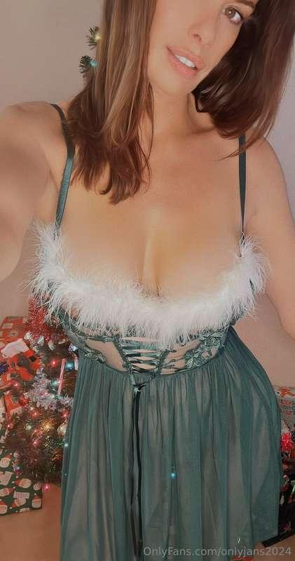 Unlock for Christmas presents 🎁💋