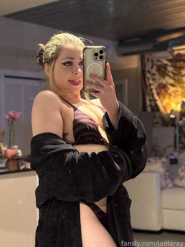 Guess who got all ready to hot tub only to find out it’s under maintenance 😭 oh whale I still love this two piece so much 🥰❤️‍🔥

#fyp #curvy #blonde #lewd #swimsuit  