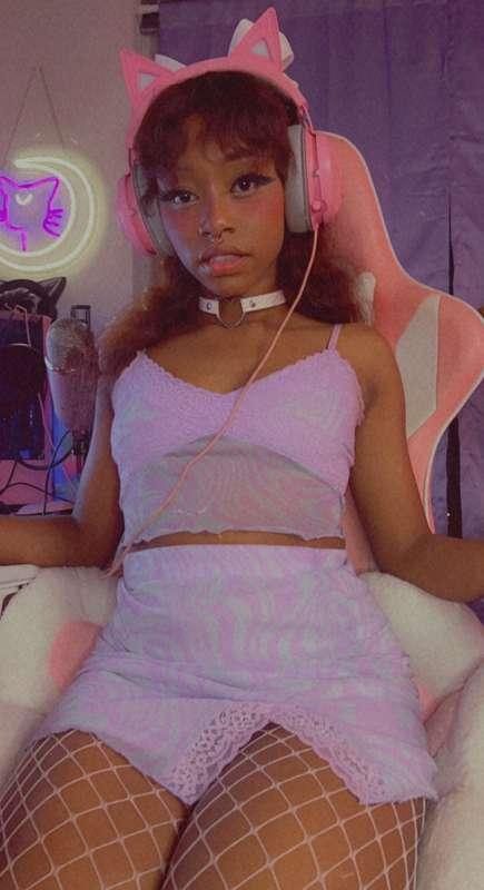 Are you ready to game with me? 🎮💜