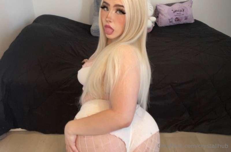 Horny asf today dm me on @crystallhubvip cuz I need someone ..