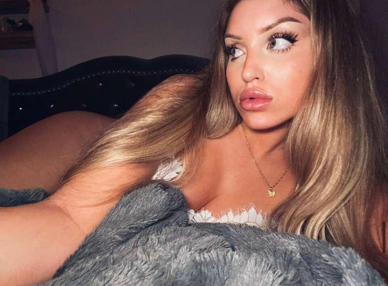 let's mess the bed? 😈