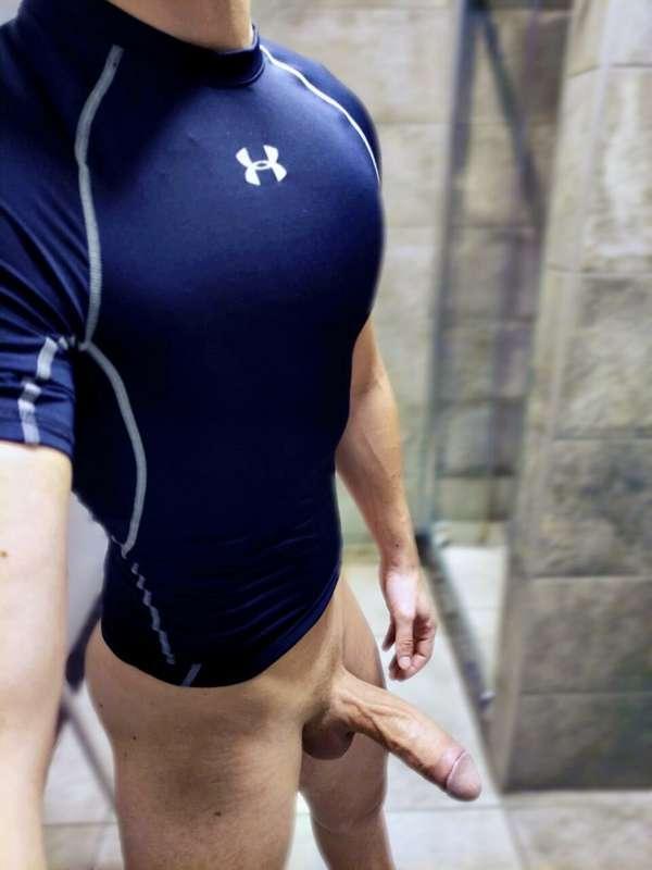 **Who wants to be my gym partner and do some exercises 👀**  ..