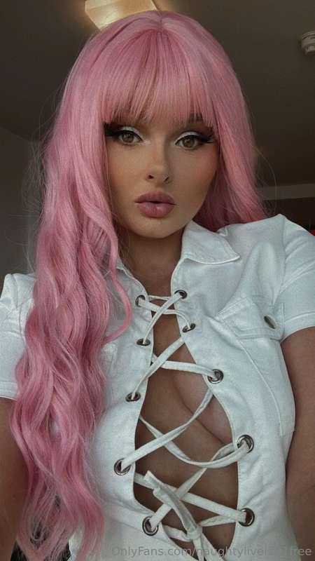 Tell me do I look good with pink hair , should I think about..