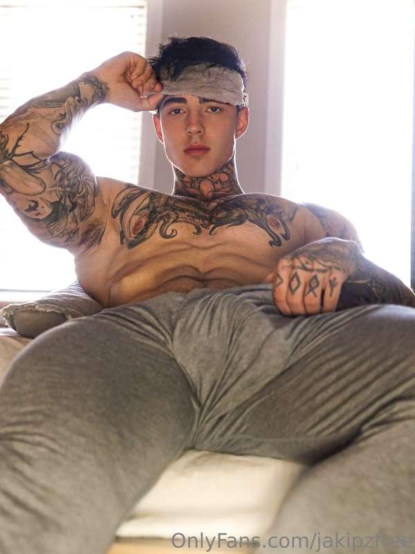 Please dont make me take off my grey sweats 😳...