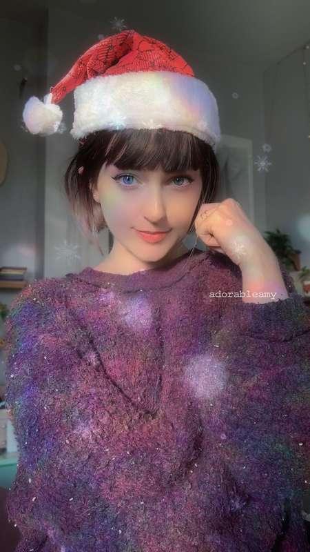 I found my santa hat a little too late but let's just forget about what month it is and keep the holiday spirit going 🎅


#fyp #petite #cute #smalltits