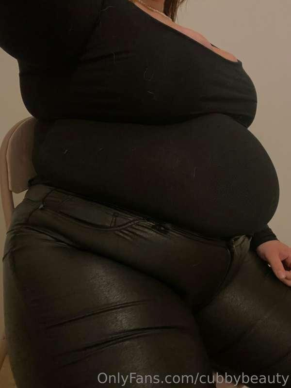 So this whould be my typical outfit i wear to the office and..