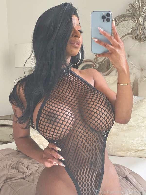 Need some boots to go with this!!! Wouldn’t that be a sexy O..