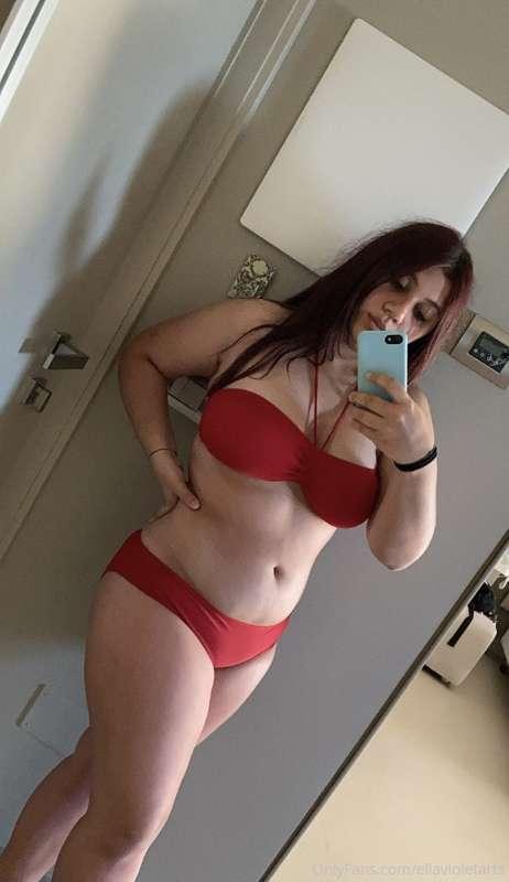 Ciaoo, vi piace il mio nuovo costume rosso? 👙

Hiii, do you ..