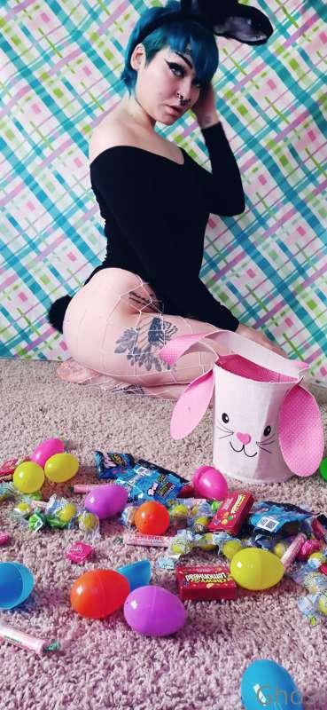 Happy Easter Daddy 💙 
You wanna eat me or the candy.? 🍬 🐰 🌸🌼
