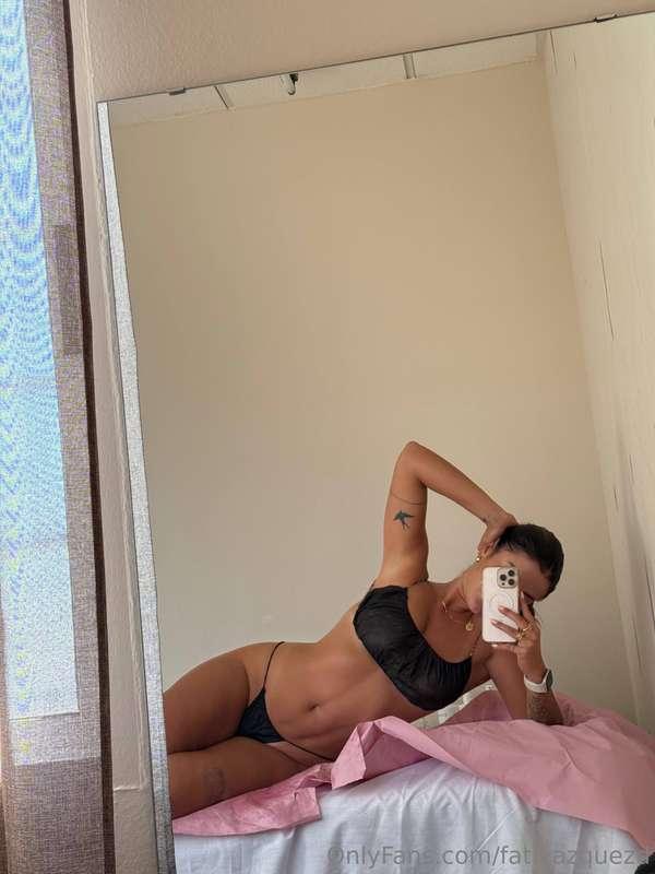 bbyss estoy atenta a vuestros mensajes del privv, por cierto..