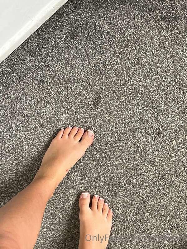 Feet content 😛 let me know what you like the most on my feed..