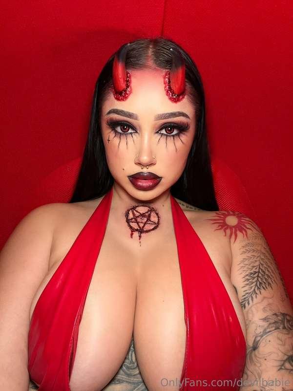 1 week til halloween 😈
