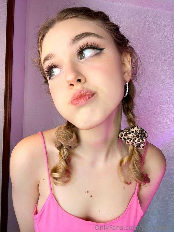 Do you kiss and tell? 😘