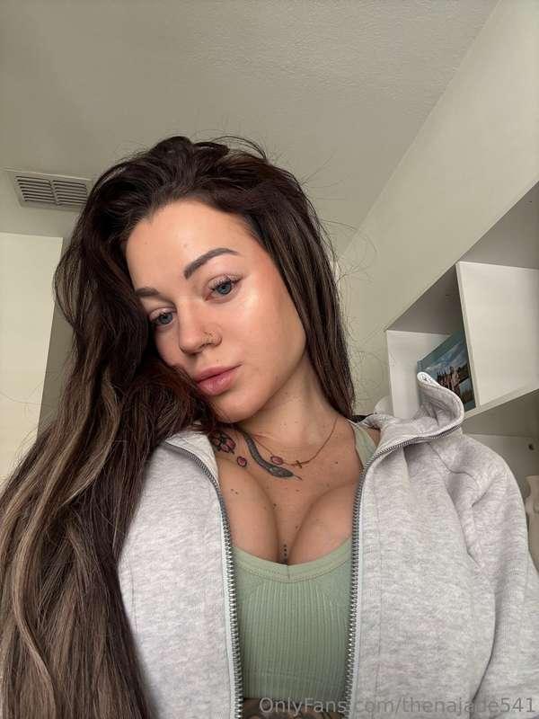 Heyyy, feeling good today… how ‘bout you? 😍